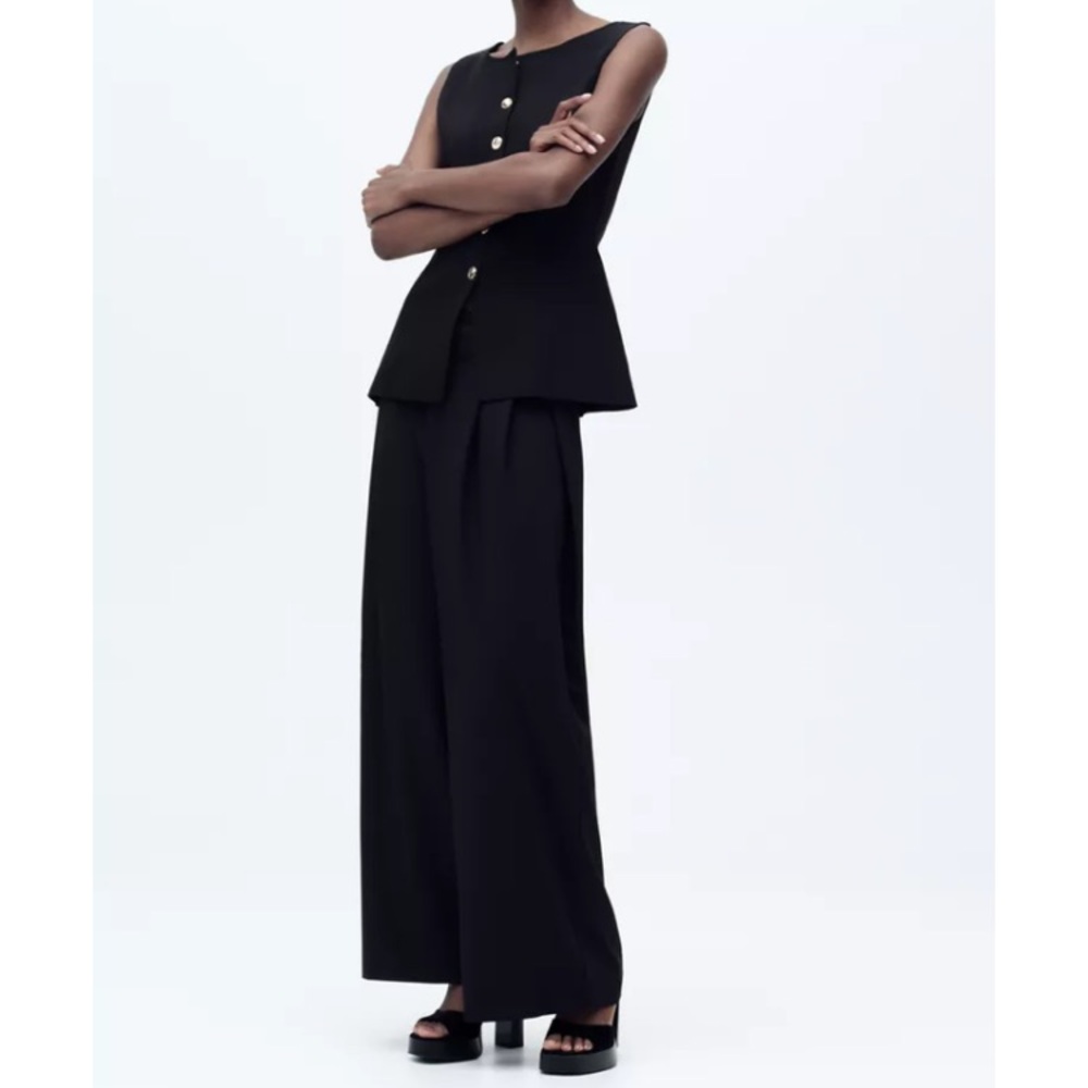 BNWT Zara Gold button knitted Vest top Small Front slit at hem - Picture 2 of 6